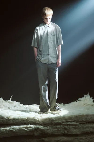 Look 19